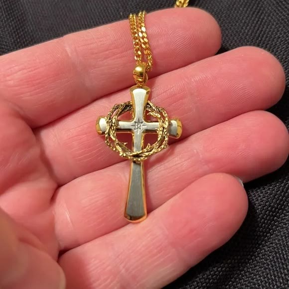 AMUSOUL Cross Pendant Necklace with Crown of Thorns