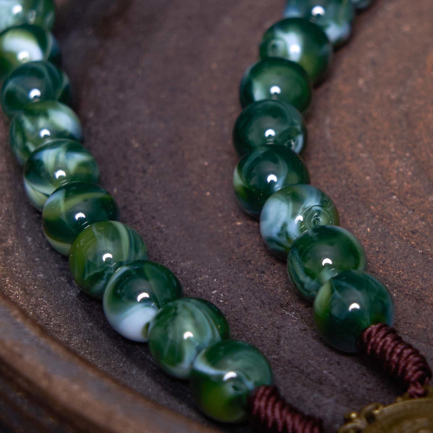 AMUSOUL Our Lady of Guadalupe & Crucifix of 10 mm Round Green Agate Nylon Cord Rosary