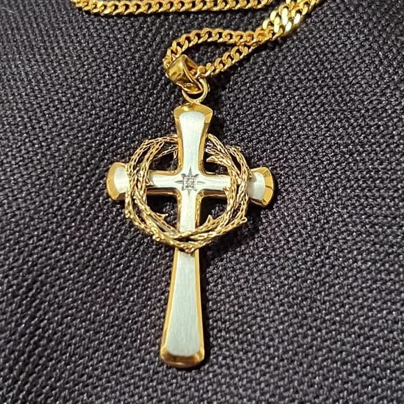 AMUSOUL Cross Pendant Necklace with Crown of Thorns