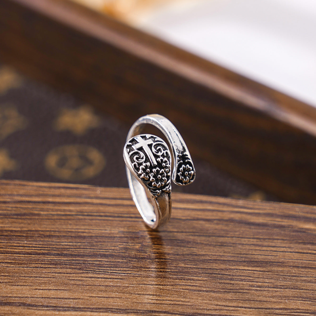 AMUSOUL "Cross of Grace" Adjustable Vintage Ring – Wear Your Faith Daily