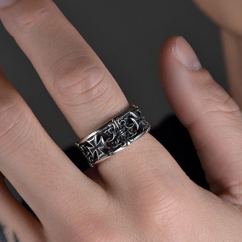 AMUSOUL Classic Cross Signet Ring – Symbol of Strength and Devotion