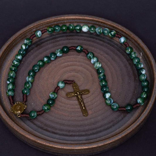 AMUSOUL Our Lady of Guadalupe & Crucifix of 10 mm Round Green Agate Nylon Cord Rosary