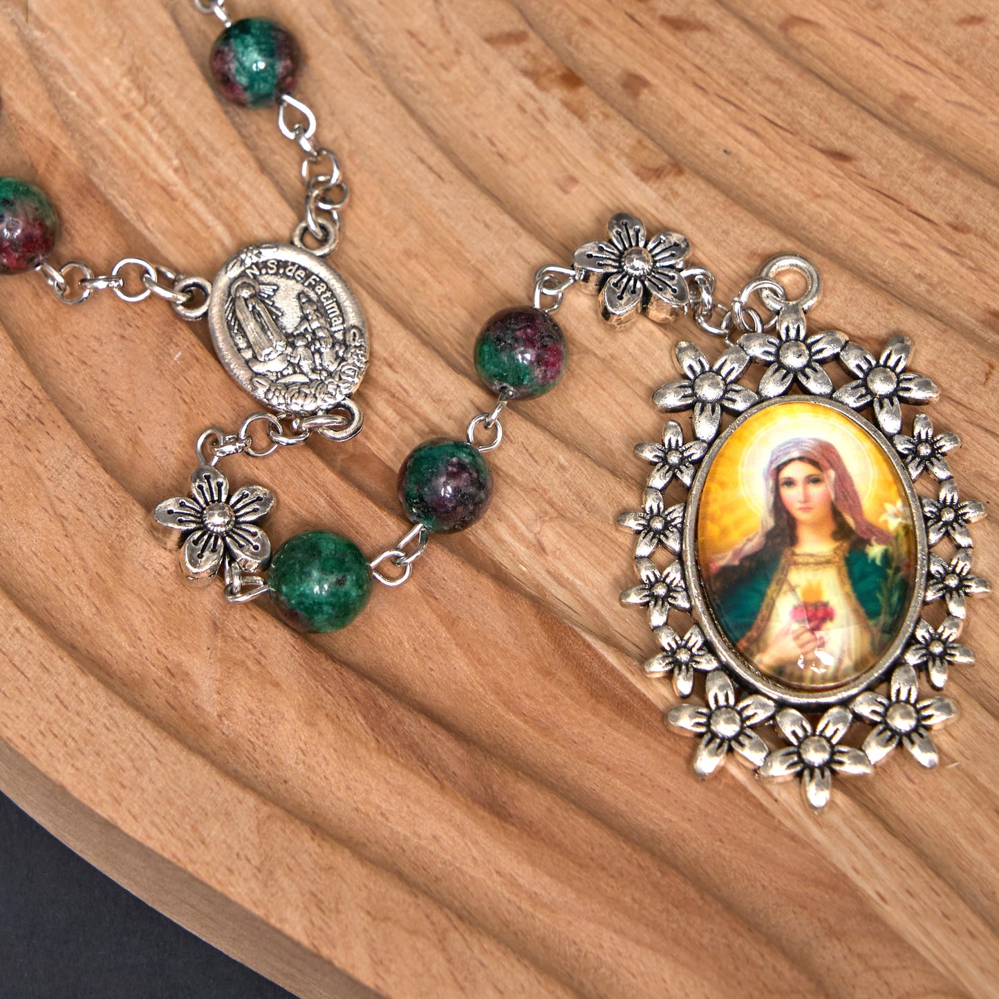AMUSOUL Our Lady of Fátima & Immaculate Heart of Mary of 8 mm Round Green Natural Stone Alloy Chain Rosary