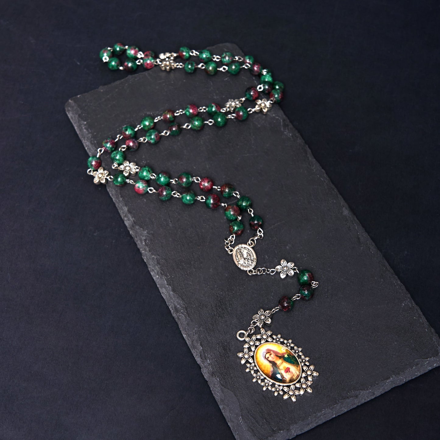 AMUSOUL Our Lady of Fátima & Immaculate Heart of Mary of 8 mm Round Green Natural Stone Alloy Chain Rosary