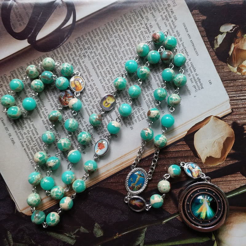 AMUSOUL Crucifix & Madonna and Child of 8 mm Round Green Snakeskin Stone Alloy Chain Rosary