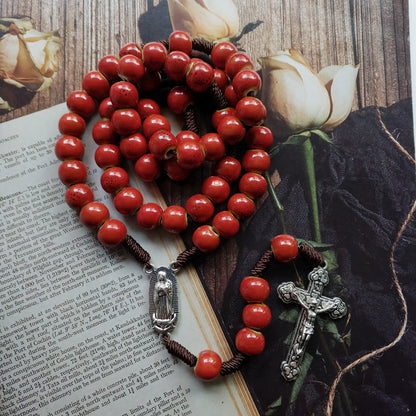 AMUSOUL Our Lady of Guadalupe & Crucifix of 10 mm Round Red Ceramic Nylon Cord Rosary