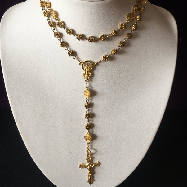 AMUSOUL Virgin Mary & Crucifix of 6 mm Rose Retro Gold Copper Alloy Chain Rosary