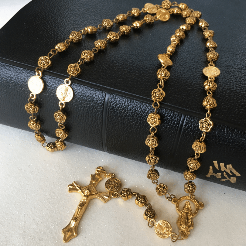 AMUSOUL Virgin Mary & Crucifix of 6 mm Rose Retro Gold Copper Alloy Chain Rosary