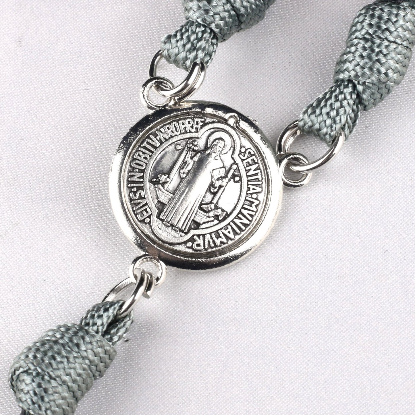 AMUSOUL St. Benedict Medal & Crucifix of 10mm Round Multicolor Wood Paracord Rosary